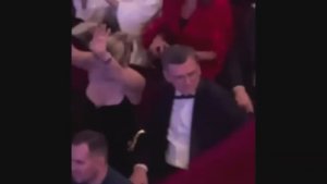 ОДЕССА 8 ДЕКАБРЯ 2025 ПОХОРОНЫ ТЦКАШНИКА ПАМЯТНИКИ ЗЕЛЕНСКОМУ ЛЮБИМЫЙ ПОДАРИЛ МЕЛОВИНУ ЦВЕТЫ