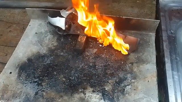 Сжигаю корпус от магнитофона VITEK смотреть онлайн