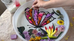 Удивительный стол из эпоксидной смолы.