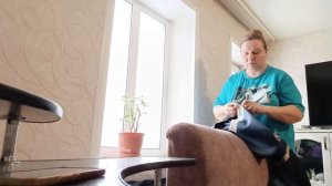 ДЕТЕЙ В САДИК, ДОМА МОЮ ОКНА, МЕНЯЮ ШТОРЫ МУЖ ПОМОГАЕТ.