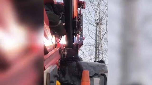 Ремонт автовышки.