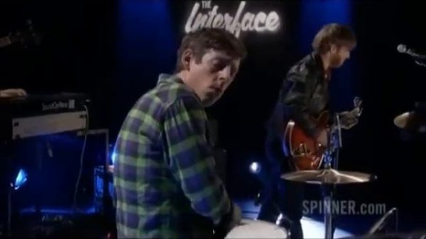 The Black Keys - Howlin' For You.