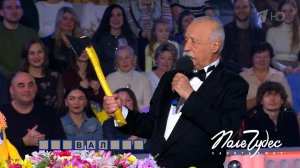 "Ну, за красоту!" Якубович отобрал топор у игрока и не дал показать "косопузие". Поле чудес. Фраг...