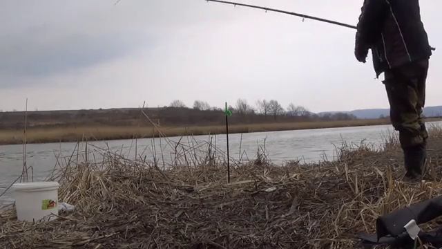 Рыбалка на РЕКЕ. Ловля краснопёрки 19.04.2018 смотреть онлайн