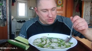 мукбанг/обжорыч/пельмени домашние с бульоном/