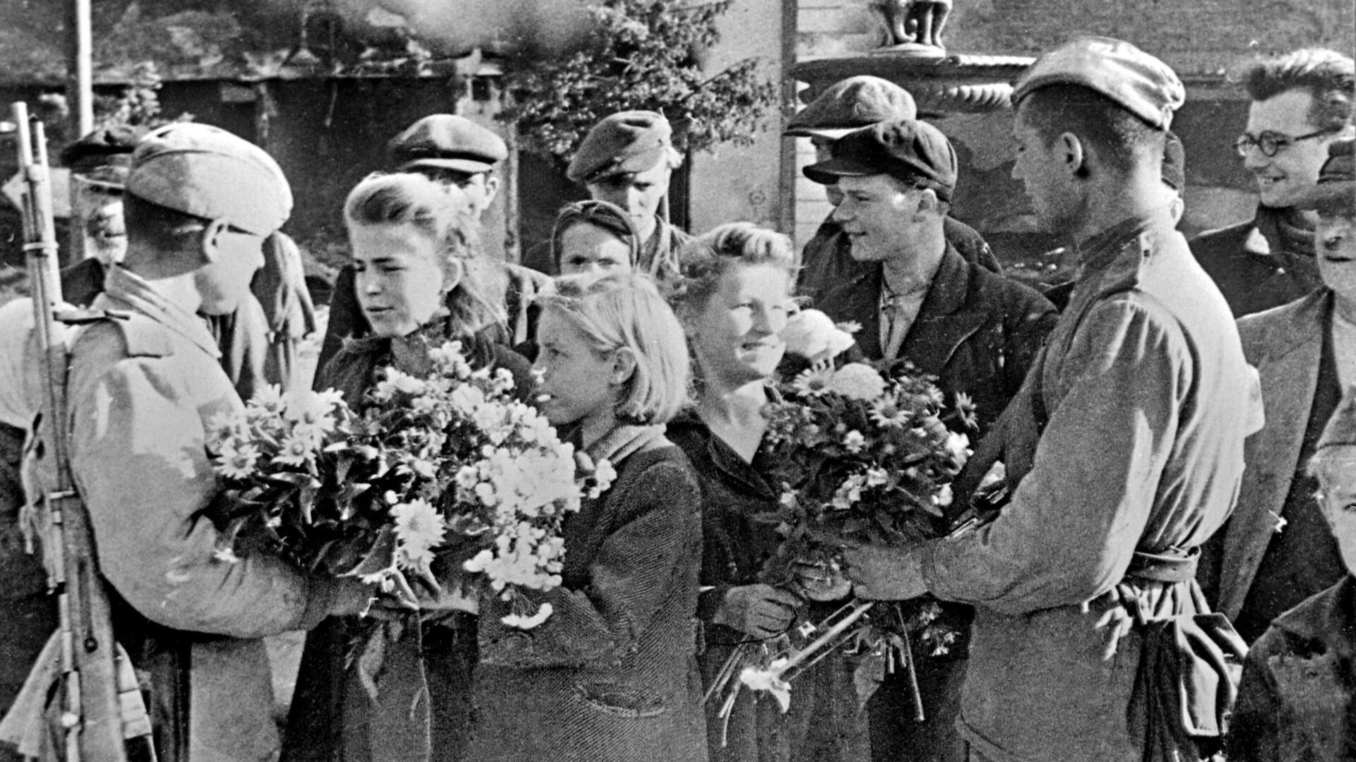 Освобождение Чехии и Словакии советскими войсками от нацистской оккупации смотреть онлайн