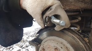 как поменять задние тормозные колодки Оpel zafira, и как сжать суппорт.