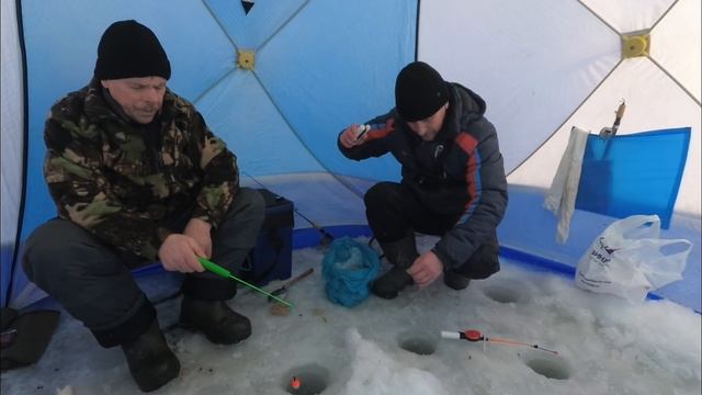Ловля НАВАГИ. Морская зимняя рыбалка / Тавричанка #жекарыболов #рыбалкасольда смотреть онлайн