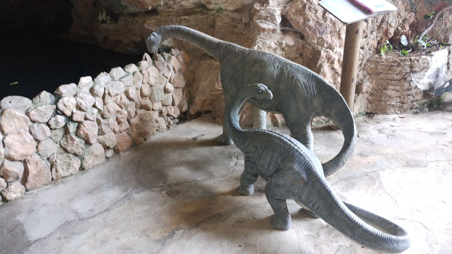 Проникновение в пещеру.