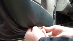 Снятие обшивки передней двери Лада Калина