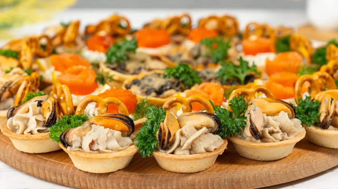 3 РЕЦЕПТА Вкусных Начинок для ТАРТАЛЕТОК на Праздничный Стол! ЭТИ Закуски Украсят любой Стол! смотреть онлайн