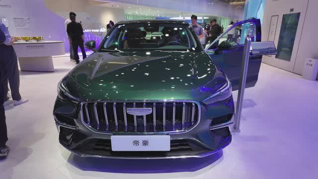 Geely Emgrand 2026 года - Видео с экстерьером и интерьером смотреть онлайн