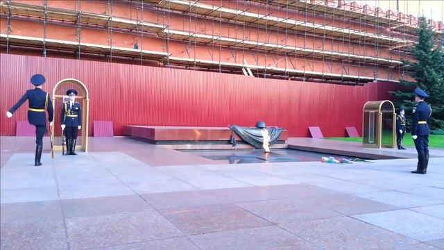 Смена караула у могилы неизвестного солдата в Александровском саду г. Москвы смотреть онлайн