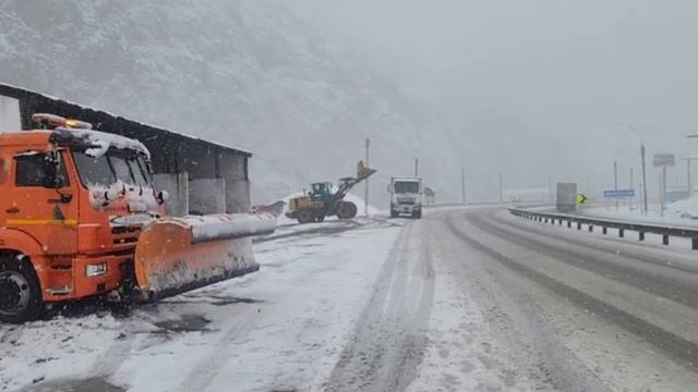 "Қамчиқ" довонида қор ёғишда давом этмоқда смотреть онлайн