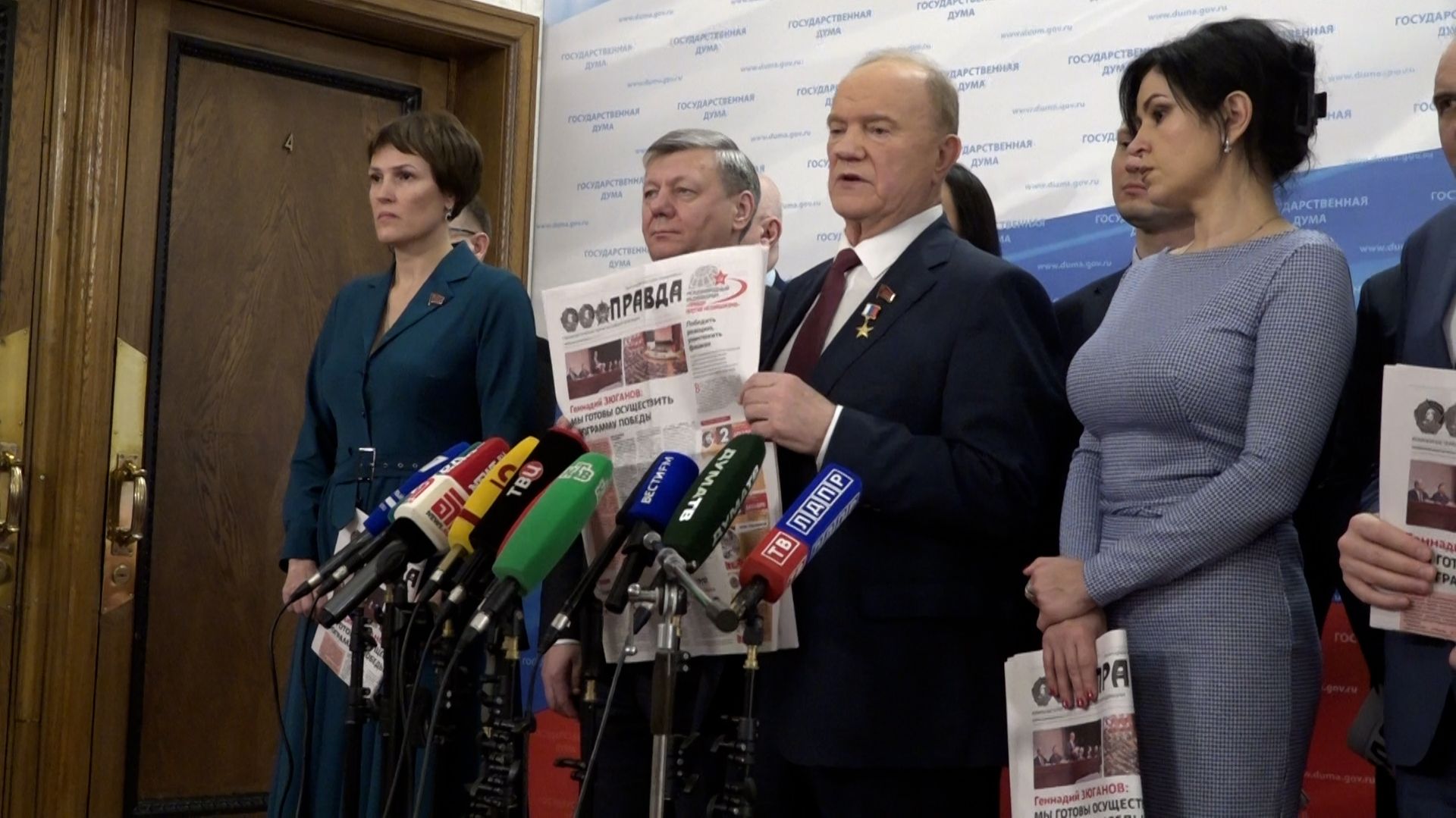 Брифинг депутатов фракции КПРФ в Госдуме (09.12.2025) смотреть онлайн