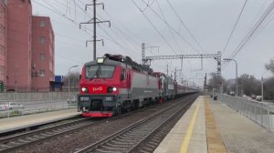 ЭП 20 - 018 с перегоняемым ЭП 20 - 006 в окрасе "Буревестник" и поездом 19 Ростов-на-дону - Москва