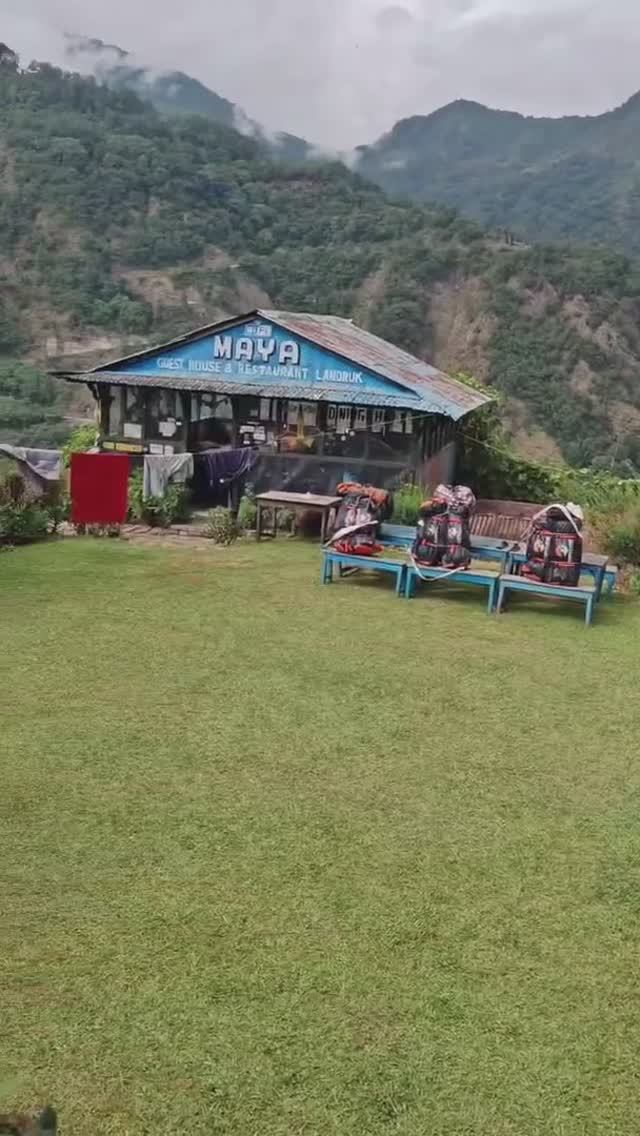 Гестхаус в непальской деревне Ландрук на треке с священной Мачапучаре #Непал #путешествия #Гималаи смотреть онлайн