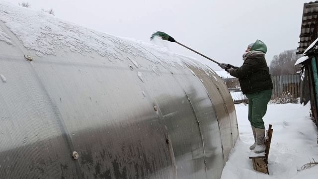 СНЕГУ НАМЕЛО, ЧИСТИМ ТЕПЛИЦЫ смотреть онлайн