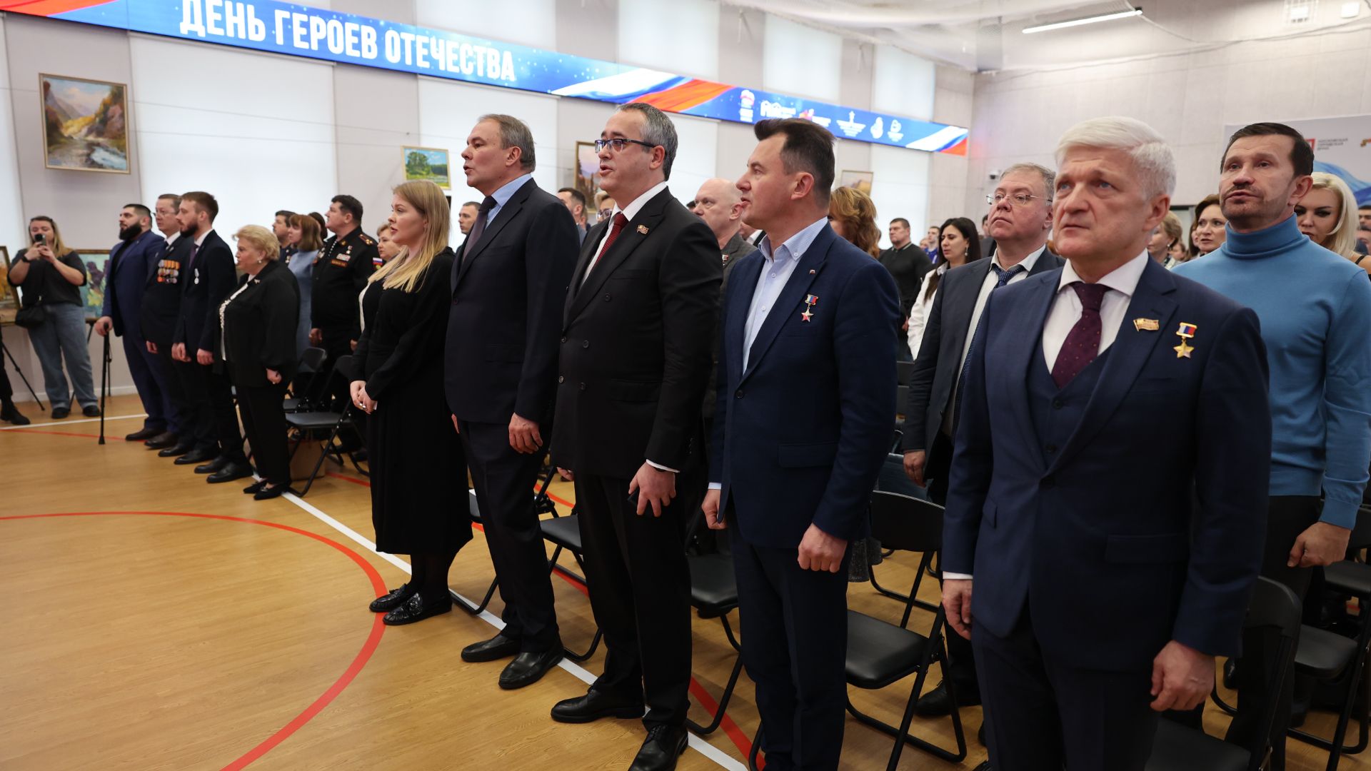 08.12.2025. В Москве чествовали ветеранов СВО в преддверии Дня Героев Отечества смотреть онлайн