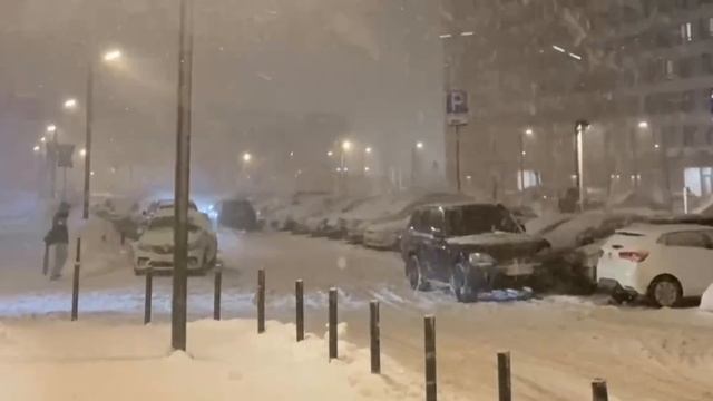 ❄️Мощный снегопад обрушится на Москву в ближайшие часы❄️ смотреть онлайн