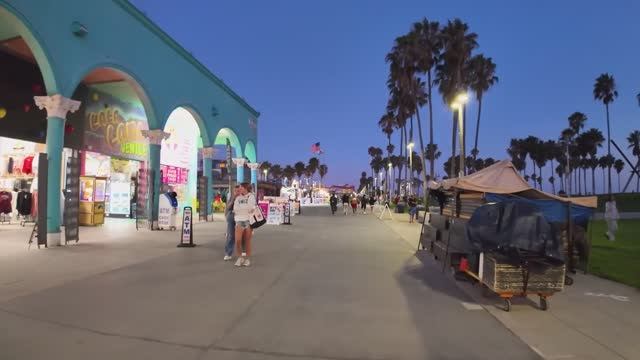 ВЕНИС-БИЧ, ЛОС-АНДЖЕЛЕС 🇺🇸 Пешая экскурсия в 4 Км. Вечерняя Прогулка по набережной смотреть онлайн