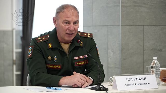 Встретился с призывниками осеннего призыва, которые отправятся на службу в Президентский полк смотреть онлайн