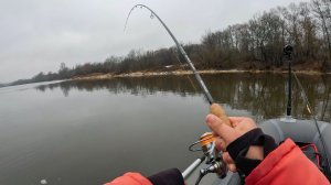 НАШЁЛ ЛОГОВО МАТЁРЫХ ОКУНЕЙ, РЫБА КЛЮЁТ И ДУША ПОЁТ. Рыбалка на спиннинг в 2025