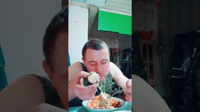 Вовка кушает смотреть онлайн