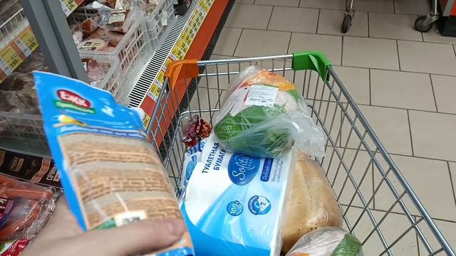 ЗАВТРАК В КАФЕ, ДЕТЯМ КУПИЛА ОБНОВКИ, ПРОДУКТЫ. смотреть онлайн