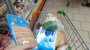 ЗАВТРАК В КАФЕ, ДЕТЯМ КУПИЛА ОБНОВКИ, ПРОДУКТЫ.