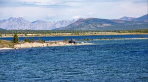 Вода лазурная, как отблеск неба