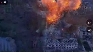 Окруженный  Мирноград зачищают от хохлов вместе с домами, в которых они прячутся.