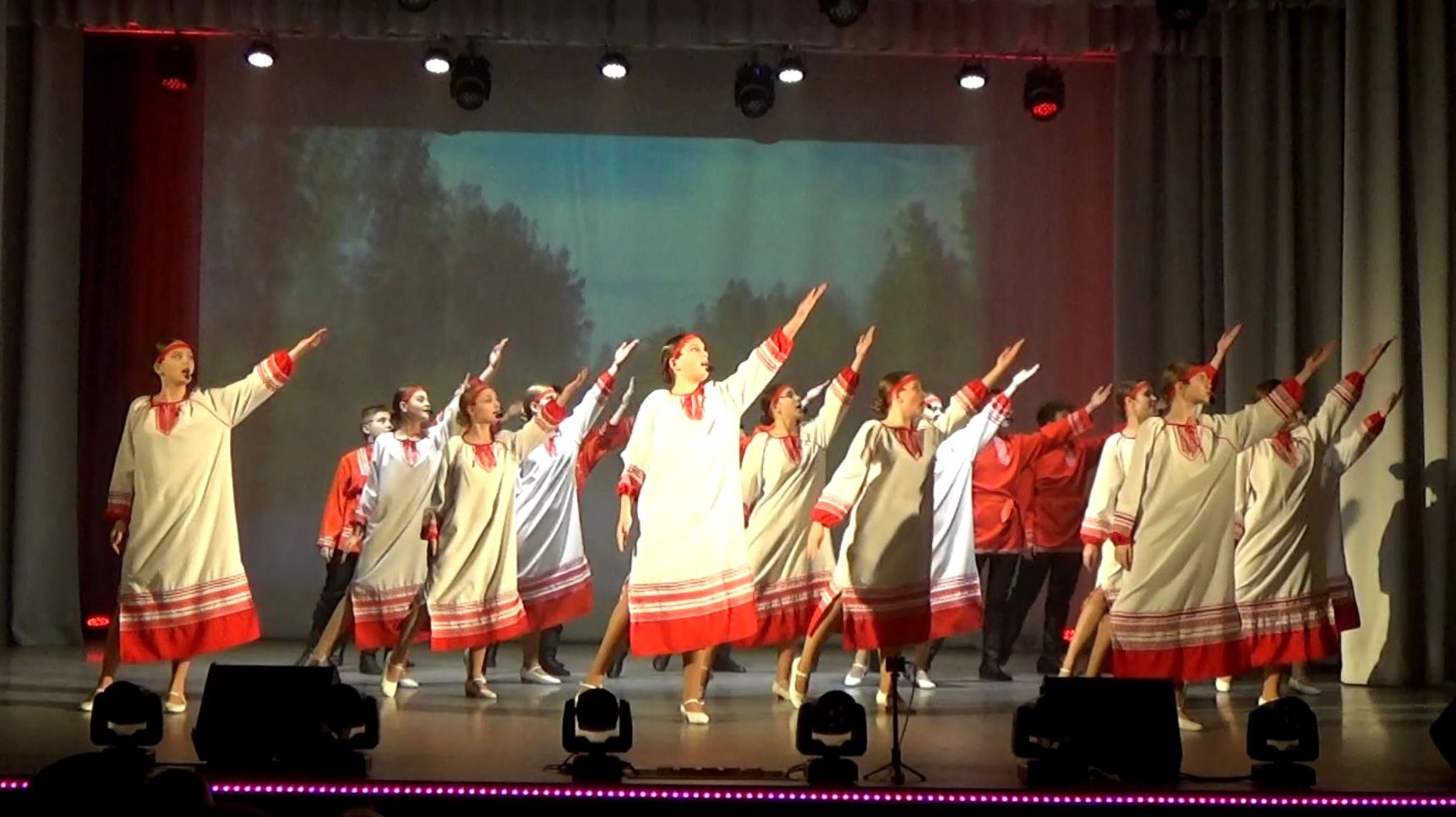 Праздничный концерт “СЛАВА ГЕРОЯМ РОССИИ” в ДК.Спутник города Вязники. 1-я часть смотреть онлайн