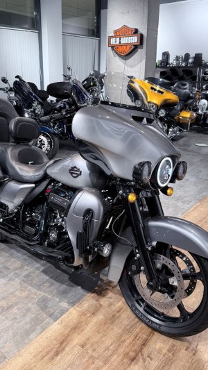 2019 CVO Electra Glide Limited NARDO GREY