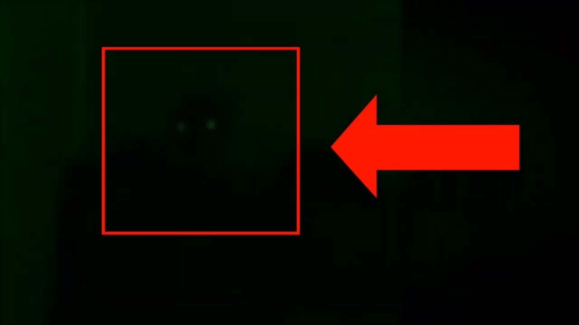 Жуткие видео! Призрак попал в объектив камеры в доме ночью