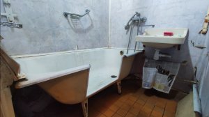 Вырез в ванне для пожилых людей и инвалидов