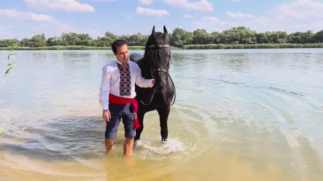 ПО ДОНУ ГУЛЯЕТ