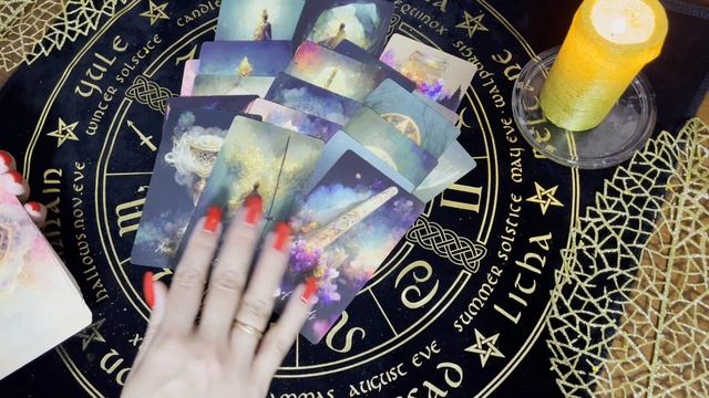 Его размышления о Вас. Гадание на Таро смотреть онлайн