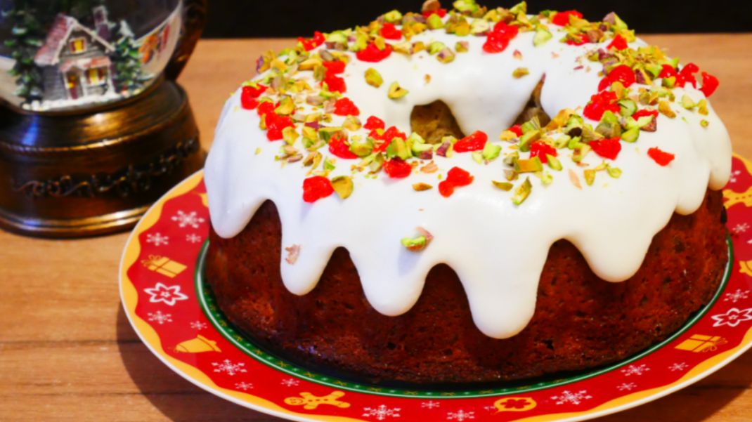 Новогодний кекс с вишней, изюмом и грецкими орехами смотреть онлайн