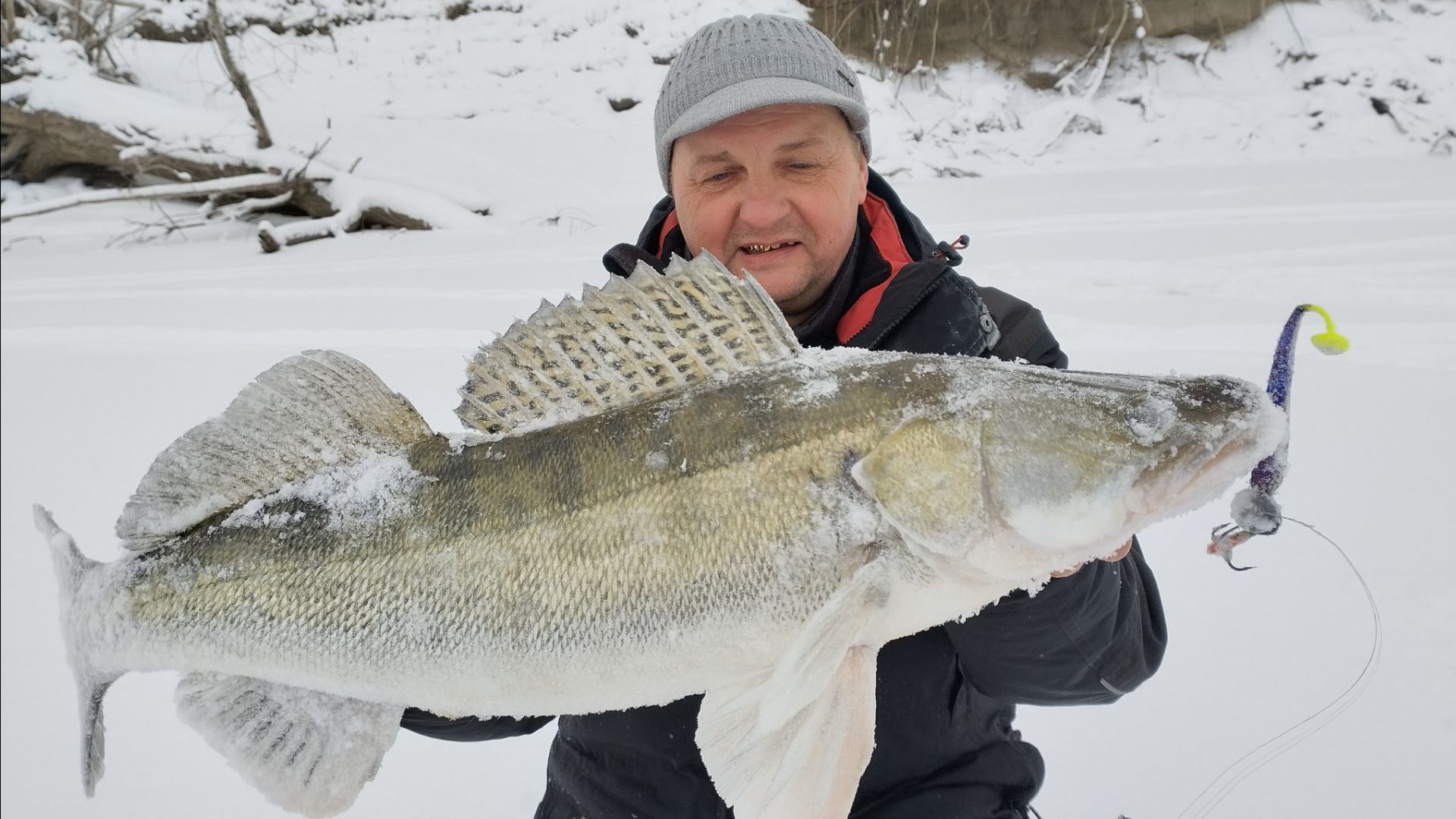 Река встала. Первый судак со льда на ТАКЕЛАЖ. смотреть онлайн