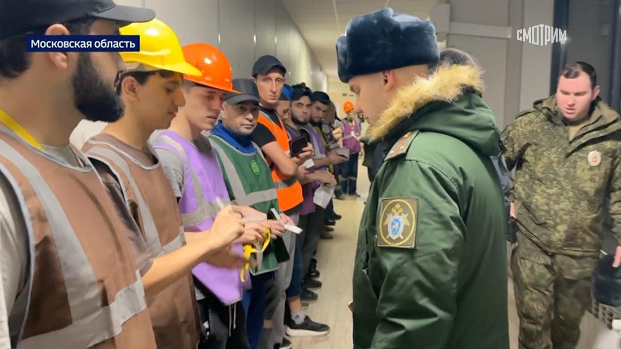 Военные следователи СК России провели очередной рейд на одном из складов в Московской области смотреть онлайн