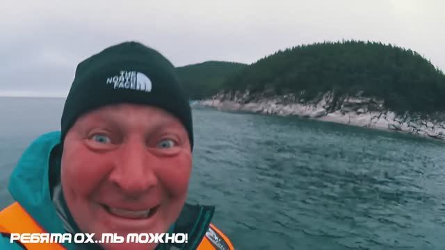 Два кита чуть не перевернули лодку! \ Шантарские острова / Гренладский кит  18+