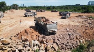 Part_7. Строительство дороги с использованием горного камня. Бульдозер толкает камни.