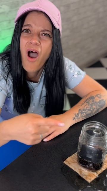 Она следит за мной 🤣 смотреть онлайн