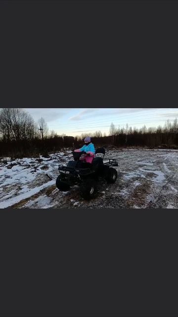 Девочка на квадроцикле Росомаха 500