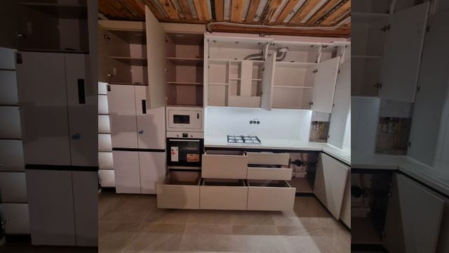 Угловая кухня мечты: Элегантность, свет и максимум функционала!