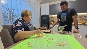 Готовим домашнюю лапшу фетучини для пасты и тонкую лапшу для куриного  супчика.