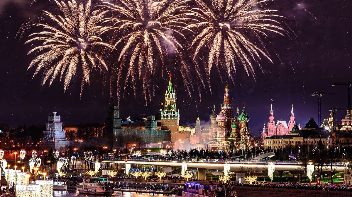День фейерверков в России смотреть онлайн