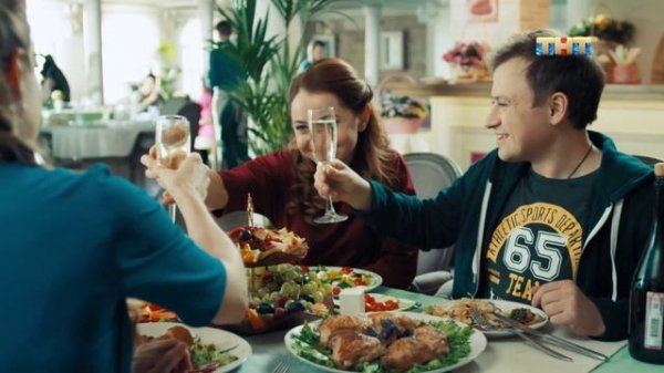 СашаТаня. Ева в гостях у Саши и Тани