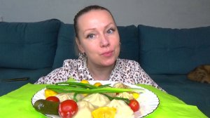 Мукбанг вкусные хинкали и соленья. Еда.